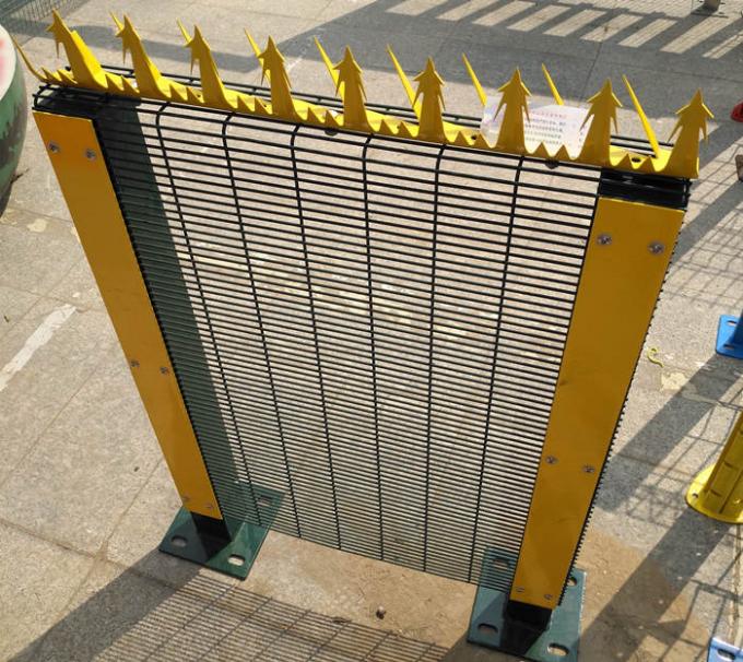 Caldo immerso ha galvanizzato 358 l'anti punto di vista di Mesh Fence 2.4m di salita di sicurezza chiaro 2