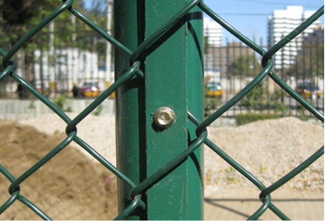 il PVC di 5mm - di 1.2mm ha ricoperto il recinto di filo metallico del ciclone di Diamond Mesh 6m For Basketball Court 0