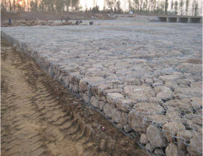il PVC galvanizzato della scatola del gabbione tessuto livello di 0.5m ha ricoperto il rinforzo della diga 2