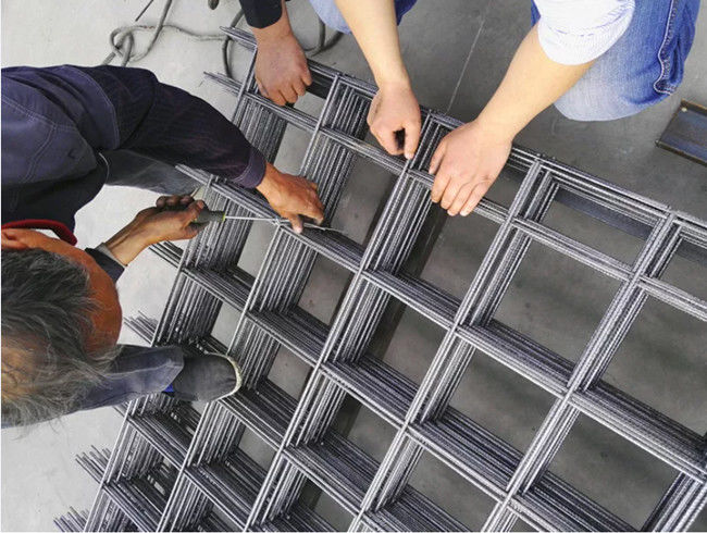 L'armatura in cemento armato ad alta resistenza del foro di 200mm x di 200 ha saldato il cavo Mesh Ribbed Steel 2